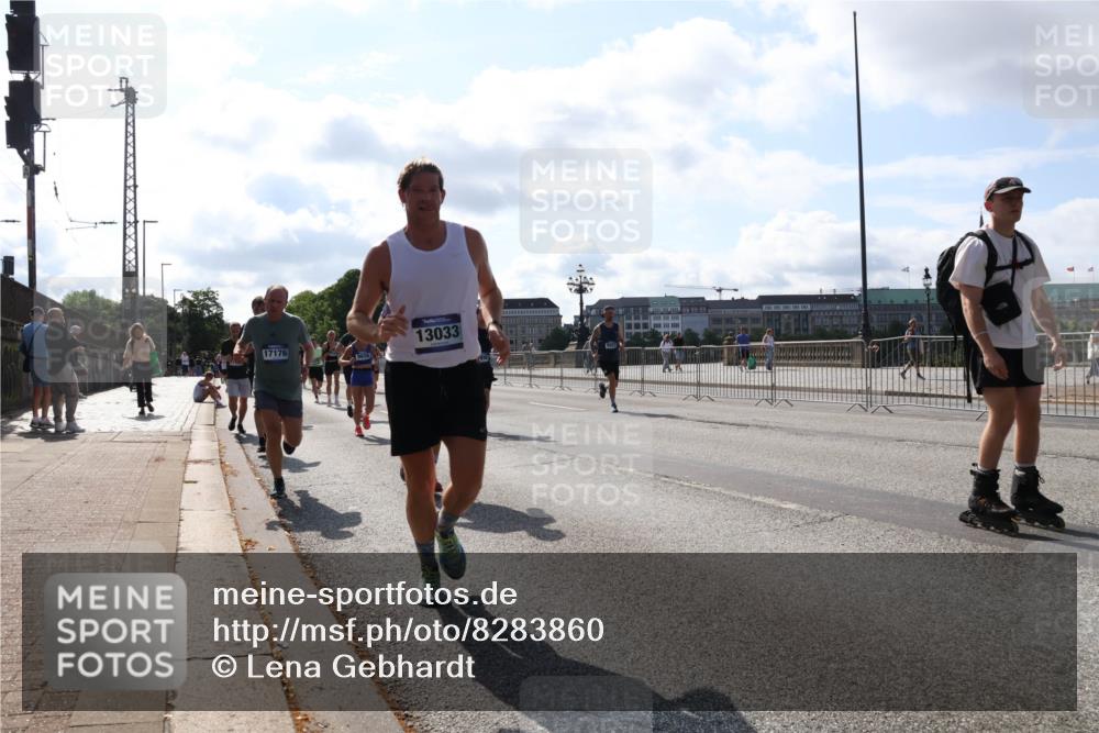 29.06.2025 - hella hamburg halbmarathon Lena Gebhardt http://msf.ph/oto/8283860 29.06.2025 09:58:16 Lombardsbrücke 17176, 13033, 1034, 1179, 1190, 1258, 1285, 1320, 1321, 1335, 1563, 1815, 1870, 2029, 2034, 2070, 2138, 2397, 2417, 2448, 2612, 2636, 2656, 2711, 3041, 3058, 3091, 3097, 3114, 3251, 3859, 4814, 4903, 5093, 5259, 5305, 5672, 5721, 5775, 5894, 6164, 6272, 6355, 6356, 6433, 6569, 6580, 6628, 6754, 6776, 6897, 7065, 7409, 7478, 7509, 7646, 7724, 7856, 7896, 7952, 7976, 8154, 8311, 8393, 8508, 8590, 8825, 9012, 9057, 9562, 9656, 10084 meine-sportfotos.de