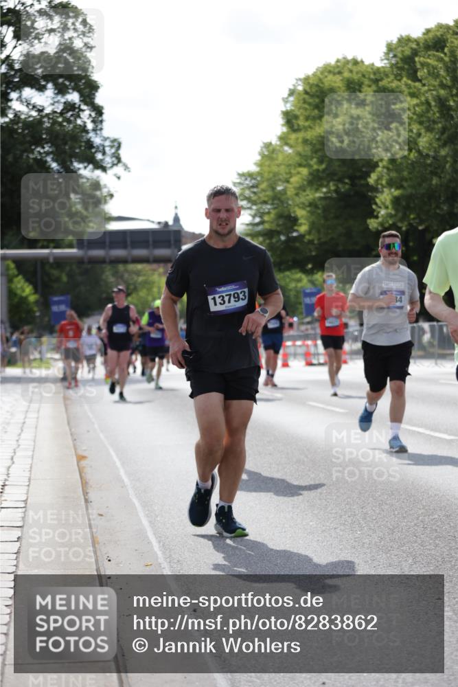 29.06.2025 - hella hamburg halbmarathon Jannik Wohlers http://msf.ph/oto/8283862 29.06.2025 10:03:13 Lombardsbrücke 1114, 1161, 1885, 2277, 2683, 2759, 4307, 5384, 5396, 5464, 6391, 7006, 7277, 7278, 7279, 8484, 10389, 11402, 12377, 13793, 13976, 15539, 15643, 15859, 16371, 16621, 17226, 17550, 17955, 18028, 18999 meine-sportfotos.de