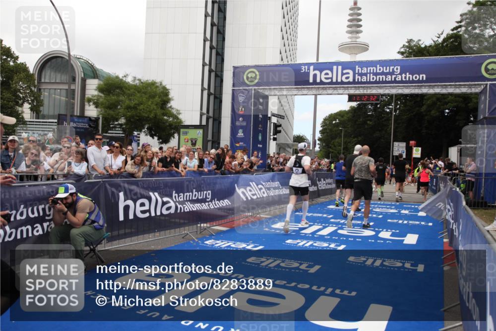 29.06.2025 - hella hamburg halbmarathon Michael Strokosch http://msf.ph/oto/8283889 29.06.2025 11:12:31 Ziel 2821, 2987, 4649, 5271, 5845, 6217, 7685, 9810, 9911, 10442, 10443, 12640, 12797, 14138, 14219, 14525, 15988, 16459, 16606 meine-sportfotos.de