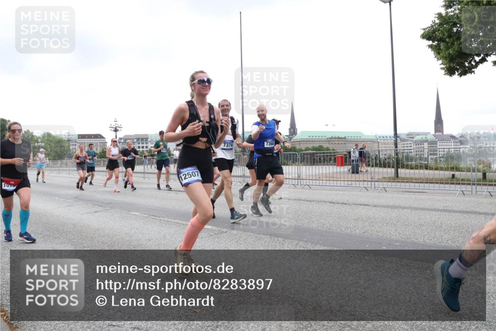 29.06.2025 - hella hamburg halbmarathon Lena Gebhardt http://msf.ph/oto/8283897 29.06.2025 10:46:33 Lombardsbrücke 1371, 1375, 1429, 1465, 1532, 1608, 1837, 1999, 2162, 2320, 2423, 2500, 2697, 2773, 2813, 2951, 3277, 3406, 3407, 3410, 3469, 3734, 4119, 4202, 4296, 4342, 4355, 4448, 4604, 5697, 5700, 5854, 6068, 6124, 6161, 6392, 6740, 7303, 7364, 7368, 7374, 7412, 7767, 7827, 7960, 7983, 8047, 8477, 8551, 8553, 8700, 9129, 9337, 9445, 9691, 10153, 10230, 11361, 11876, 11910, 12298, 12333, 12507, 12522, 13969, 14261, 15852, 16882, 16987 meine-sportfotos.de