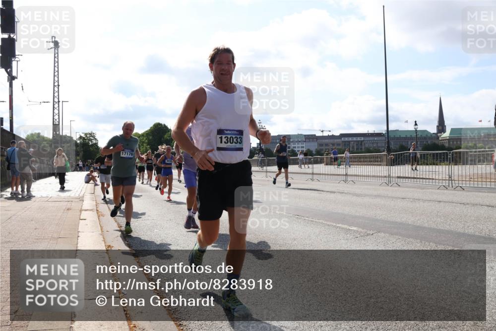 29.06.2025 - hella hamburg halbmarathon Lena Gebhardt http://msf.ph/oto/8283918 29.06.2025 09:58:16 Lombardsbrücke 17176, 13033, 1034, 1179, 1190, 1258, 1285, 1320, 1321, 1335, 1563, 1815, 1870, 2029, 2034, 2070, 2138, 2397, 2417, 2448, 2612, 2636, 2656, 2711, 3041, 3058, 3091, 3097, 3114, 3251, 3859, 4814, 4903, 5093, 5259, 5305, 5672, 5721, 5775, 5894, 6164, 6272, 6355, 6356, 6433, 6569, 6580, 6628, 6754, 6776, 6897, 7065, 7409, 7478, 7509, 7646, 7724, 7856, 7896, 7952, 7976, 8154, 8311, 8393, 8508, 8590, 8825, 9012, 9057, 9562, 9656, 10084 meine-sportfotos.de
