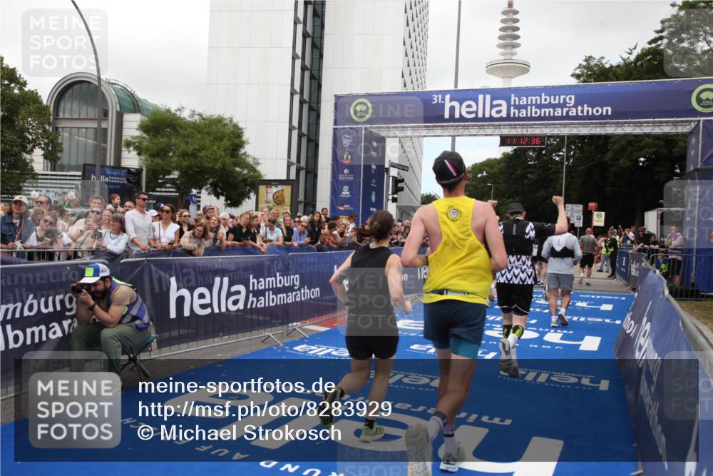 29.06.2025 - hella hamburg halbmarathon Michael Strokosch http://msf.ph/oto/8283929 29.06.2025 11:12:35 Ziel 4649, 5046, 5271, 5845, 6217, 8885, 9810, 10165, 10442, 10443, 12797, 14219, 14525, 15713, 15988, 16606, 18222, 18641 meine-sportfotos.de