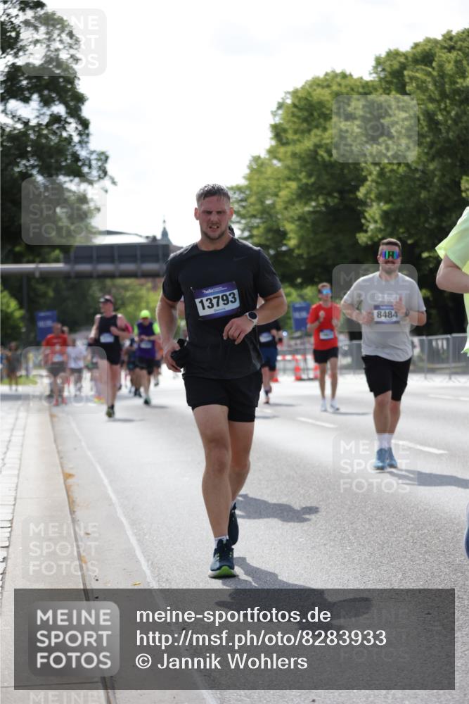 29.06.2025 - hella hamburg halbmarathon Jannik Wohlers http://msf.ph/oto/8283933 29.06.2025 10:03:13 Lombardsbrücke 1114, 1161, 1885, 2277, 2683, 2759, 4307, 5384, 5396, 5464, 6391, 7006, 7277, 7278, 7279, 8484, 10389, 11402, 12377, 13793, 13976, 15539, 15643, 15859, 16371, 16621, 17226, 17550, 17955, 18028, 18999 meine-sportfotos.de