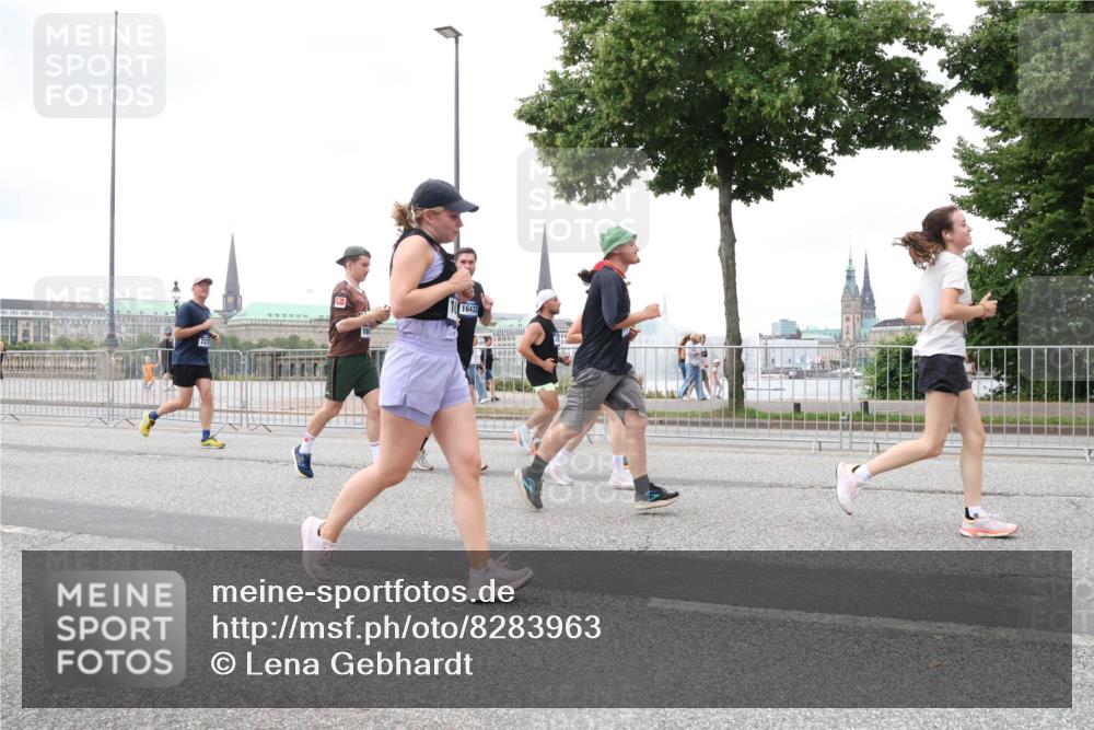 29.06.2025 - hella hamburg halbmarathon Lena Gebhardt http://msf.ph/oto/8283963 29.06.2025 10:55:12 Lombardsbrücke 16433, 1013, 1917, 2090, 2452, 2566, 2632, 3002, 3115, 3157, 3274, 3577, 4039, 4191, 4192, 4628, 5040, 5392, 5483, 5500, 5727, 5882, 6395, 6396, 6839, 6944, 7219, 7238, 7680, 7766, 8012, 8186, 8403, 8519, 9596, 10109, 10458, 10686, 10885, 11109, 11226, 11737, 11788, 11908, 12147, 12148, 12240, 12268, 12270, 13098, 13230, 13283, 13548, 13944, 13945, 13979, 13980, 14515, 14727, 15152, 15160, 16385 meine-sportfotos.de