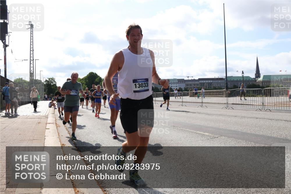 29.06.2025 - hella hamburg halbmarathon Lena Gebhardt http://msf.ph/oto/8283975 29.06.2025 09:58:16 Lombardsbrücke 17176, 9656, 103, 13033, 1034, 1179, 1190, 1258, 1285, 1320, 1321, 1335, 1563, 1815, 1870, 2029, 2034, 2070, 2138, 2397, 2417, 2448, 2612, 2636, 2656, 2711, 3041, 3058, 3091, 3097, 3114, 3251, 3859, 4814, 4903, 5093, 5259, 5305, 5672, 5721, 5775, 5894, 6164, 6272, 6355, 6356, 6433, 6569, 6580, 6628, 6754, 6776, 6897, 7065, 7409, 7478, 7509, 7646, 7724, 7856, 7896, 7952, 7976, 8154, 8311, 8393, 8508, 8590, 8825, 9012, 9057, 9562, 9656, 10084 meine-sportfotos.de