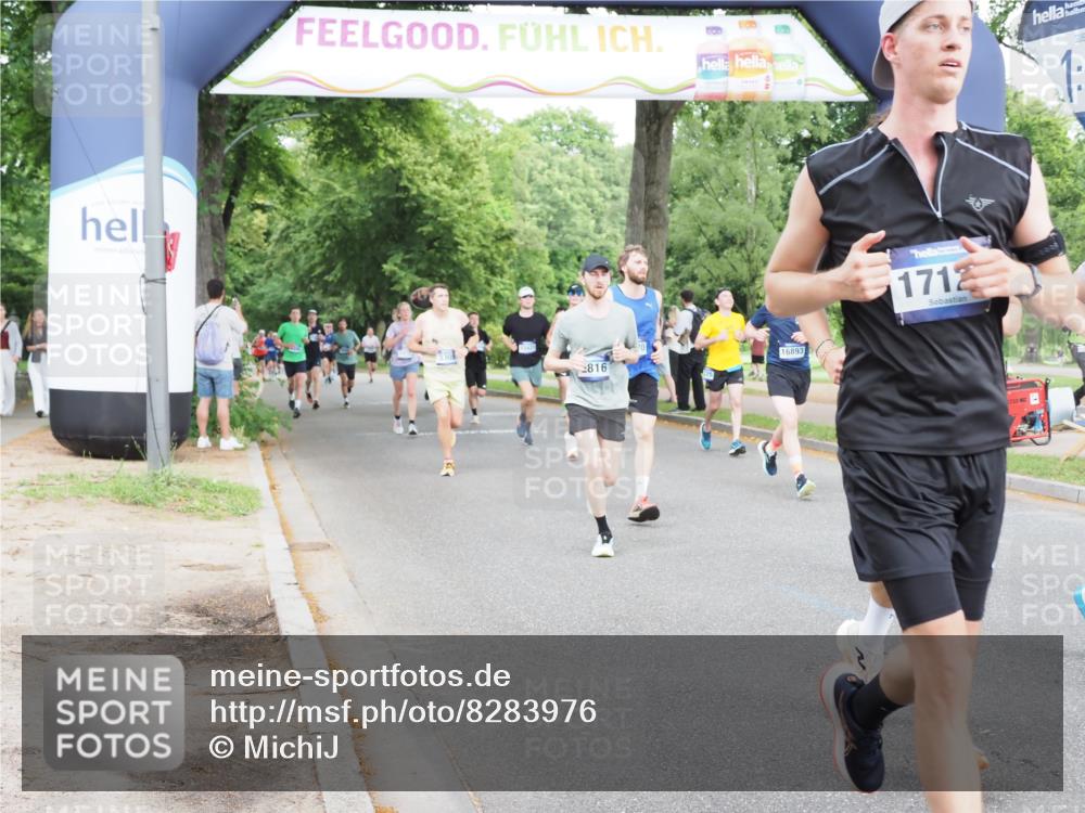 29.06.2025 - hella hamburg halbmarathon MichiJ http://msf.ph/oto/8283976 29.06.2025 10:32:31 Zwischen KM18-KM19 1220, 1468, 1782, 1941, 2365, 2402, 2707, 2816, 3021, 5231, 5476, 5624, 6991, 7191, 7322, 8871, 9444, 9633, 9931, 10193, 12657, 12711, 13975, 15280, 16549, 16720, 17097, 17120, 17376, 17406, 17729, 17977, 18107, 18437, 18464, 18560, 18691, 18765, 19206, 19207, 19210 meine-sportfotos.de