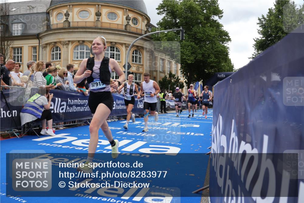 29.06.2025 - hella hamburg halbmarathon Strokosch-Dieckow http://msf.ph/oto/8283977 29.06.2025 10:47:15 Ziel 2623, 2864, 5024, 6134, 6168, 6203, 6373, 6716, 7480, 10208, 10211, 11491, 11518, 13007, 13672, 13782, 14722, 15611, 16089, 16286, 17718, 17915, 18856 meine-sportfotos.de