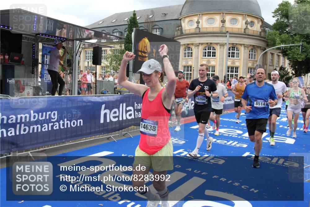 29.06.2025 - hella hamburg halbmarathon Michael Strokosch http://msf.ph/oto/8283992 29.06.2025 10:55:02 Ziel 1327, 2884, 3652, 4249, 4616, 4938, 5020, 6433, 6994, 8514, 8698, 10266, 13988, 14638, 14750, 14845, 15126, 15156, 15879, 16047, 16623, 16868, 18181, 18325 meine-sportfotos.de