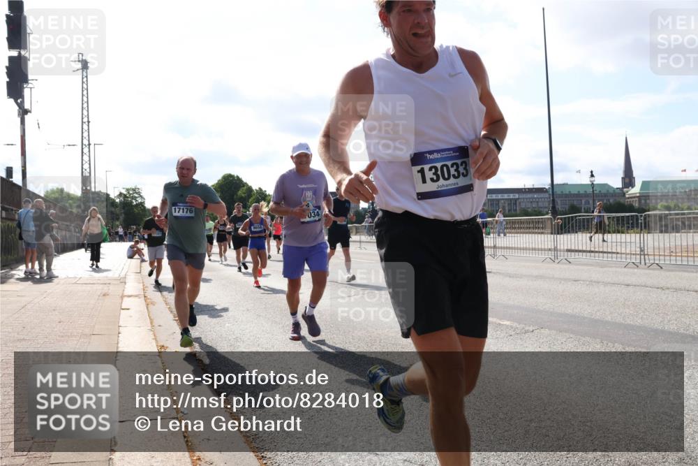 29.06.2025 - hella hamburg halbmarathon Lena Gebhardt http://msf.ph/oto/8284018 29.06.2025 09:58:17 Lombardsbrücke 7321, 17176, 9656, 034, 13033, 1034, 1179, 1190, 1258, 1285, 1320, 1321, 1335, 1815, 1870, 2029, 2034, 2070, 2138, 2397, 2417, 2448, 2612, 2636, 2656, 2711, 3041, 3058, 3091, 3097, 3114, 3251, 3819, 3859, 4814, 4903, 5093, 5259, 5305, 5378, 5672, 5721, 5775, 5894, 6164, 6272, 6355, 6356, 6433, 6569, 6580, 6628, 6754, 6776, 6897, 7065, 7409, 7478, 7509, 7646, 7724, 7856, 7896, 7952, 7976, 8154, 8311, 8393, 8508, 8590, 8825, 9012, 9057, 9562, 9656, 10084 meine-sportfotos.de