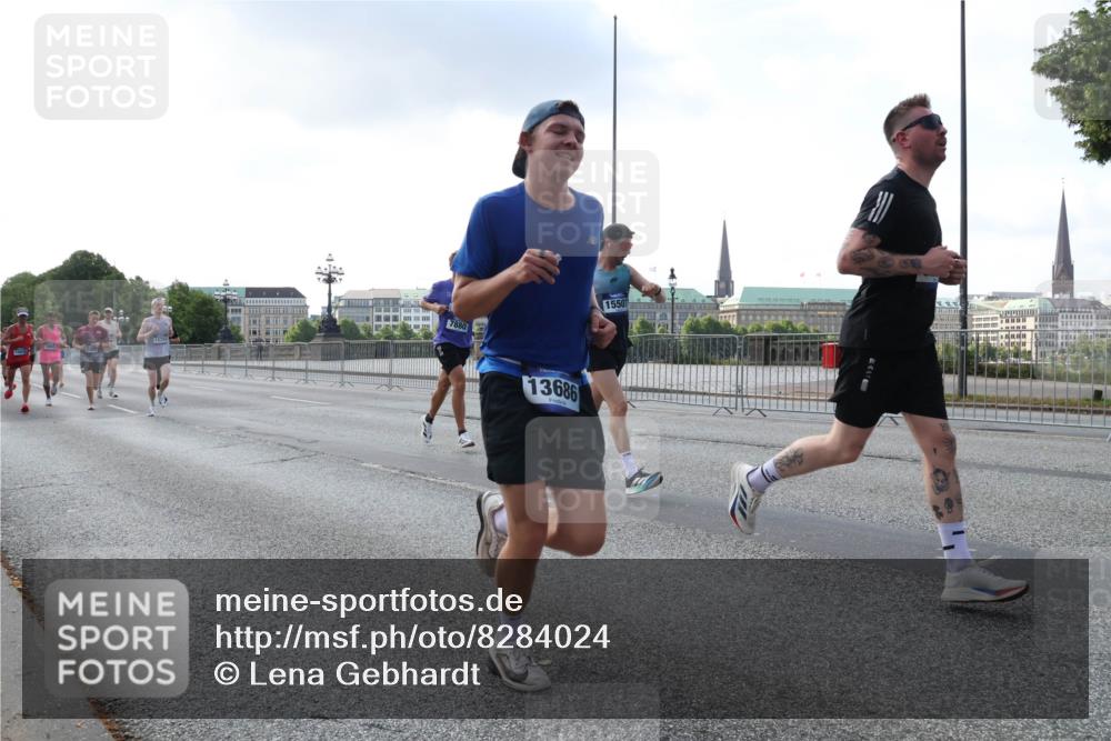 29.06.2025 - hella hamburg halbmarathon Lena Gebhardt http://msf.ph/oto/8284024 29.06.2025 09:45:48 Lombardsbrücke 7880, 13686, 15507, 57, 1080, 1686, 1707, 1894, 1990, 2460, 2689, 3043, 4050, 4129, 4463, 4679, 4698, 4749, 4812, 5070, 5187, 5328, 5550, 5746, 5826, 6358, 6495, 6878, 7186, 7272, 7389, 7481, 7651, 7723, 7880, 7965, 8062, 8190, 8209, 8883, 9137, 9571, 9634, 10017, 10171, 10270, 10484, 10876, 11120, 11199, 11413, 11857, 12189, 12232, 12234, 12308, 12681, 12691, 12988, 13066, 13167, 13343, 13618, 13686, 13754, 14028, 14167 meine-sportfotos.de