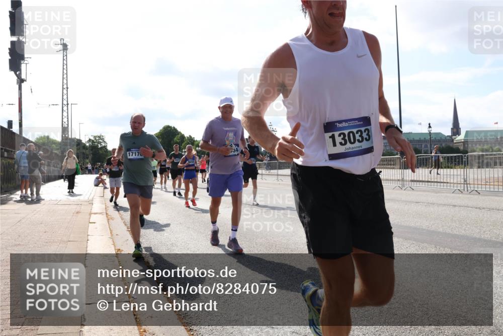 29.06.2025 - hella hamburg halbmarathon Lena Gebhardt http://msf.ph/oto/8284075 29.06.2025 09:58:17 Lombardsbrücke 7321, 1717, 13033, 1034, 1179, 1190, 1258, 1285, 1320, 1321, 1335, 1815, 1870, 2029, 2034, 2070, 2138, 2397, 2417, 2448, 2612, 2636, 2656, 2711, 3041, 3058, 3091, 3097, 3114, 3251, 3819, 3859, 4814, 4903, 5093, 5259, 5305, 5378, 5672, 5721, 5775, 5894, 6164, 6272, 6355, 6356, 6433, 6569, 6580, 6628, 6754, 6776, 6897, 7065, 7409, 7478, 7509, 7646, 7724, 7856, 7896, 7952, 7976, 8154, 8311, 8393, 8508, 8590, 8825, 9012, 9057, 9562, 9656, 10084 meine-sportfotos.de