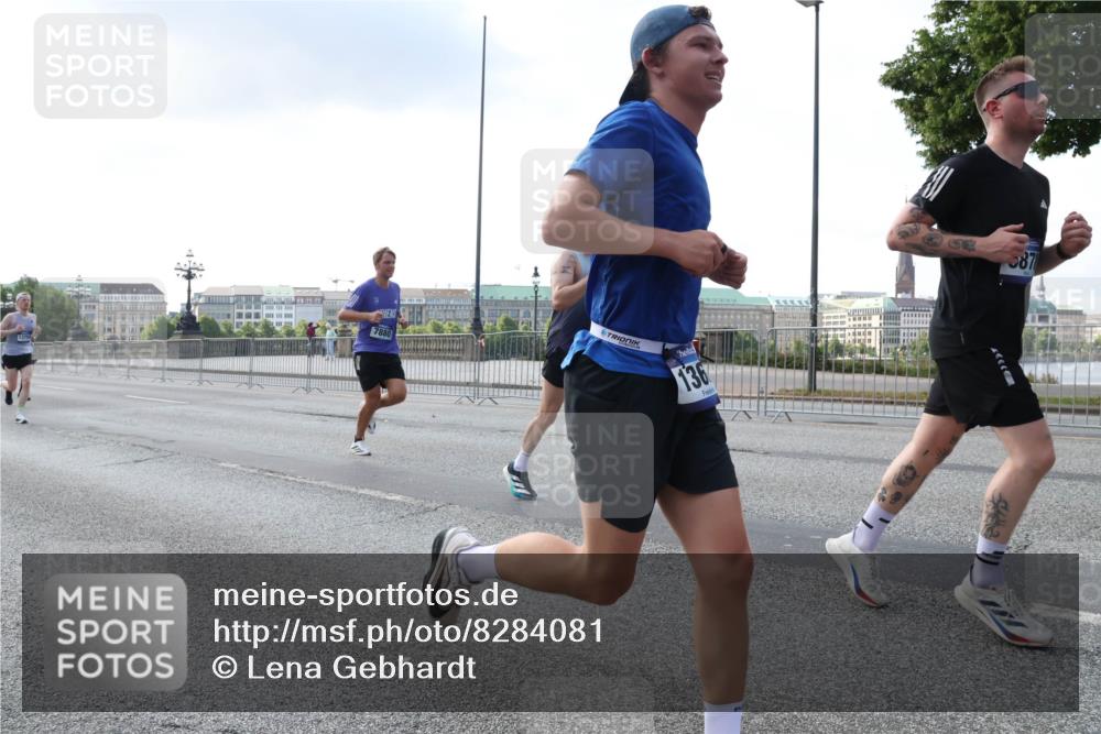 29.06.2025 - hella hamburg halbmarathon Lena Gebhardt http://msf.ph/oto/8284081 29.06.2025 09:45:48 Lombardsbrücke 13754, 136, 587, 57, 1080, 1686, 1707, 1894, 1990, 2460, 2689, 3043, 4050, 4129, 4463, 4679, 4698, 4749, 4812, 5070, 5187, 5328, 5550, 5746, 5826, 6358, 6495, 6878, 7186, 7272, 7389, 7481, 7651, 7723, 7880, 7965, 8062, 8190, 8209, 8883, 9137, 9571, 9634, 10017, 10171, 10270, 10484, 10876, 11120, 11199, 11413, 11857, 12189, 12232, 12234, 12308, 12681, 12691, 12988, 13066, 13167, 13343, 13618, 13686, 13754, 14028, 14167 meine-sportfotos.de