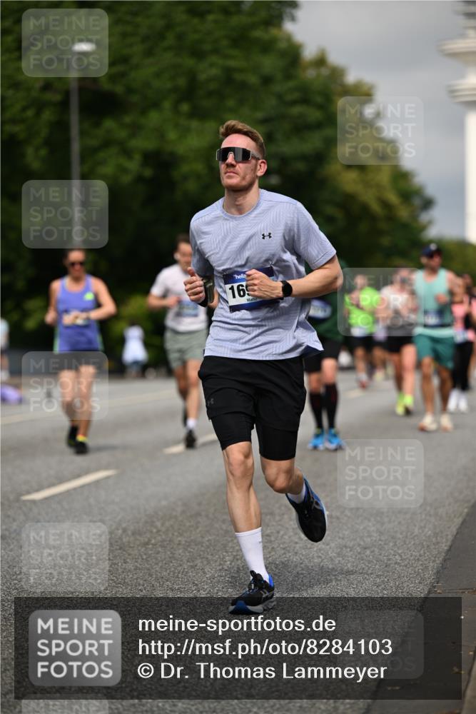 29.06.2025 - hella hamburg halbmarathon Dr. Thomas Lammeyer http://msf.ph/oto/8284103 29.06.2025 10:15:54 Kennedybrücke 1062, 1790, 2661, 3746, 3837, 4499, 6966, 7370, 7474, 8368, 9119, 9253, 9254, 9405, 10042 meine-sportfotos.de