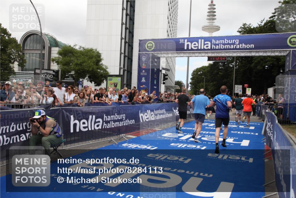 29.06.2025 - hella hamburg halbmarathon Michael Strokosch http://msf.ph/oto/8284113 29.06.2025 11:12:53 Ziel 2108, 2311, 2721, 3454, 4466, 5800, 7158, 7160, 7991, 9586, 9781, 11818, 12456, 13712, 16020, 17731, 18048, 18108, 18151 meine-sportfotos.de