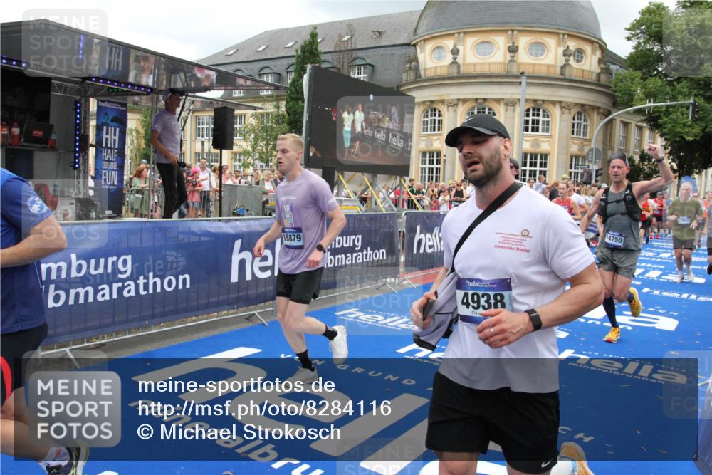 29.06.2025 - hella hamburg halbmarathon Michael Strokosch http://msf.ph/oto/8284116 29.06.2025 10:55:08 Ziel 2448, 2884, 3041, 3791, 3945, 4249, 4616, 4938, 6355, 8691, 9060, 9380, 10191, 10192, 11333, 11976, 12961, 13297, 14750, 14948, 15126, 15879, 16630, 17803, 17842 meine-sportfotos.de