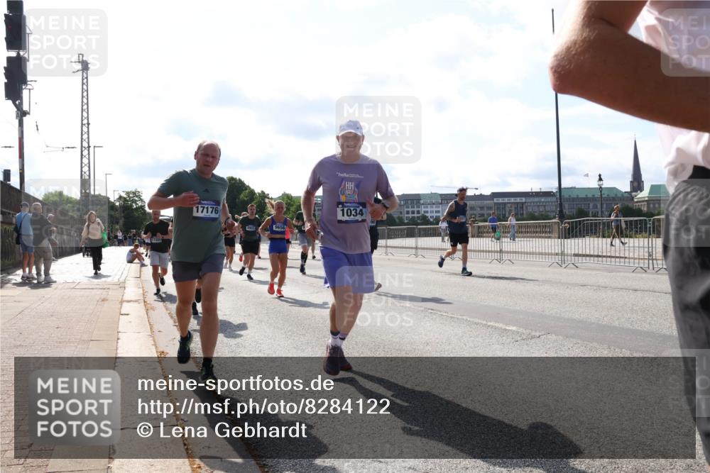 29.06.2025 - hella hamburg halbmarathon Lena Gebhardt http://msf.ph/oto/8284122 29.06.2025 09:58:17 Lombardsbrücke 17321, 17176, 4903, 9656, 1034, 1034, 1179, 1190, 1258, 1285, 1320, 1321, 1335, 1815, 1870, 2029, 2034, 2070, 2138, 2397, 2417, 2448, 2612, 2636, 2656, 2711, 3041, 3058, 3091, 3097, 3114, 3251, 3819, 3859, 4814, 4903, 5093, 5259, 5305, 5378, 5672, 5721, 5775, 5894, 6164, 6272, 6355, 6356, 6433, 6569, 6580, 6628, 6754, 6776, 6897, 7065, 7409, 7478, 7509, 7646, 7724, 7856, 7896, 7952, 7976, 8154, 8311, 8393, 8508, 8590, 8825, 9012, 9057, 9562, 9656, 10084 meine-sportfotos.de