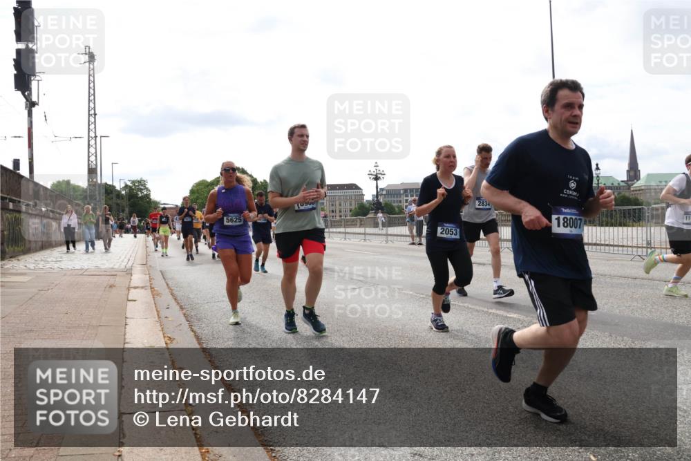 29.06.2025 - hella hamburg halbmarathon Lena Gebhardt http://msf.ph/oto/8284147 29.06.2025 10:20:44 Lombardsbrücke 5625, 2053, 2834, 117, 18007, 1011, 1046, 1069, 1471, 1474, 2053, 2101, 2325, 2478, 2834, 2923, 2945, 3247, 3434, 3733, 3781, 3813, 3842, 4082, 4154, 4166, 4288, 4350, 4422, 4754, 4869, 5041, 5181, 5625, 5831, 5937, 6608, 6951, 7018, 7101, 7131, 8025, 8113, 8588, 8724, 8940, 9005, 9011, 9136, 9236, 9722, 9873, 9981, 10041, 10050, 10350, 10414, 10585, 10595, 10613, 10647, 10754, 11100, 11145, 11603, 11835, 11995, 12694, 12844 meine-sportfotos.de
