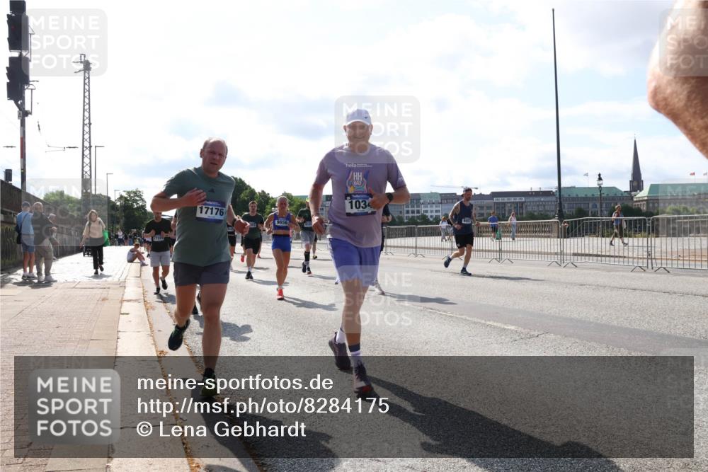29.06.2025 - hella hamburg halbmarathon Lena Gebhardt http://msf.ph/oto/8284175 29.06.2025 09:58:17 Lombardsbrücke 17176, 9656, 1034, 1034, 1179, 1190, 1258, 1285, 1320, 1321, 1335, 1815, 1870, 2029, 2034, 2070, 2138, 2397, 2417, 2448, 2612, 2636, 2656, 2711, 3041, 3058, 3091, 3097, 3114, 3251, 3819, 3859, 4814, 4903, 5093, 5259, 5305, 5378, 5672, 5721, 5775, 5894, 6164, 6272, 6355, 6356, 6433, 6569, 6580, 6628, 6754, 6776, 6897, 7065, 7409, 7478, 7509, 7646, 7724, 7856, 7896, 7952, 7976, 8154, 8311, 8393, 8508, 8590, 8825, 9012, 9057, 9562, 9656, 10084 meine-sportfotos.de