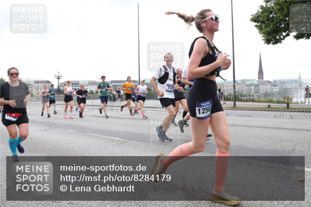 29.06.2025 - hella hamburg halbmarathon Lena Gebhardt http://msf.ph/oto/8284179 29.06.2025 10:46:34 Lombardsbrücke 1363, 1371, 1375, 1429, 1465, 1532, 1608, 1837, 1999, 2162, 2320, 2423, 2500, 2697, 2773, 2813, 2951, 3277, 3406, 3407, 3410, 3469, 3734, 3823, 4119, 4202, 4296, 4342, 4355, 4448, 4604, 5697, 5700, 5854, 6068, 6124, 6161, 6392, 6740, 7303, 7364, 7368, 7374, 7412, 7767, 7827, 7960, 7983, 8047, 8477, 8551, 8553, 8700, 9129, 9337, 9445, 9691, 10153, 10230, 11361, 11876, 11910, 12298, 12333, 12507, 12522, 13969, 14261, 15852, 16882, 16987 meine-sportfotos.de