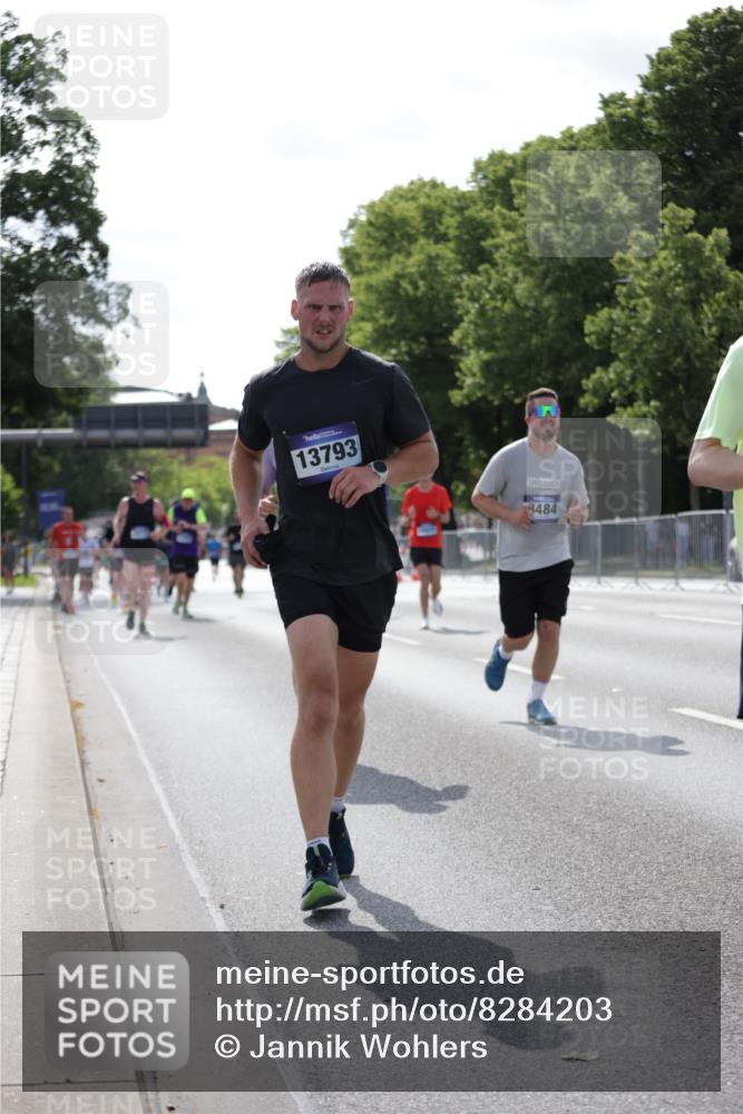 29.06.2025 - hella hamburg halbmarathon Jannik Wohlers http://msf.ph/oto/8284203 29.06.2025 10:03:14 Lombardsbrücke 1161, 1885, 2277, 2683, 2759, 4307, 5384, 5396, 5464, 6391, 7006, 7277, 7278, 7279, 8484, 8727, 10389, 11402, 12377, 13793, 13976, 15539, 15643, 15859, 16371, 16621, 17226, 17550, 17955, 18999 meine-sportfotos.de