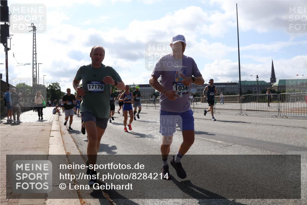29.06.2025 - hella hamburg halbmarathon Lena Gebhardt http://msf.ph/oto/8284214 29.06.2025 09:58:17 Lombardsbrücke 7321, 17176, 9656, 1034, 9057, 1034, 1179, 1190, 1258, 1285, 1320, 1321, 1335, 1815, 1870, 2029, 2034, 2070, 2138, 2397, 2417, 2448, 2612, 2636, 2656, 2711, 3041, 3058, 3091, 3097, 3114, 3251, 3819, 3859, 4814, 4903, 5093, 5259, 5305, 5378, 5672, 5721, 5775, 5894, 6164, 6272, 6355, 6356, 6433, 6569, 6580, 6628, 6754, 6776, 6897, 7065, 7409, 7478, 7509, 7646, 7724, 7856, 7896, 7952, 7976, 8154, 8311, 8393, 8508, 8590, 8825, 9012, 9057, 9562, 9656, 10084 meine-sportfotos.de
