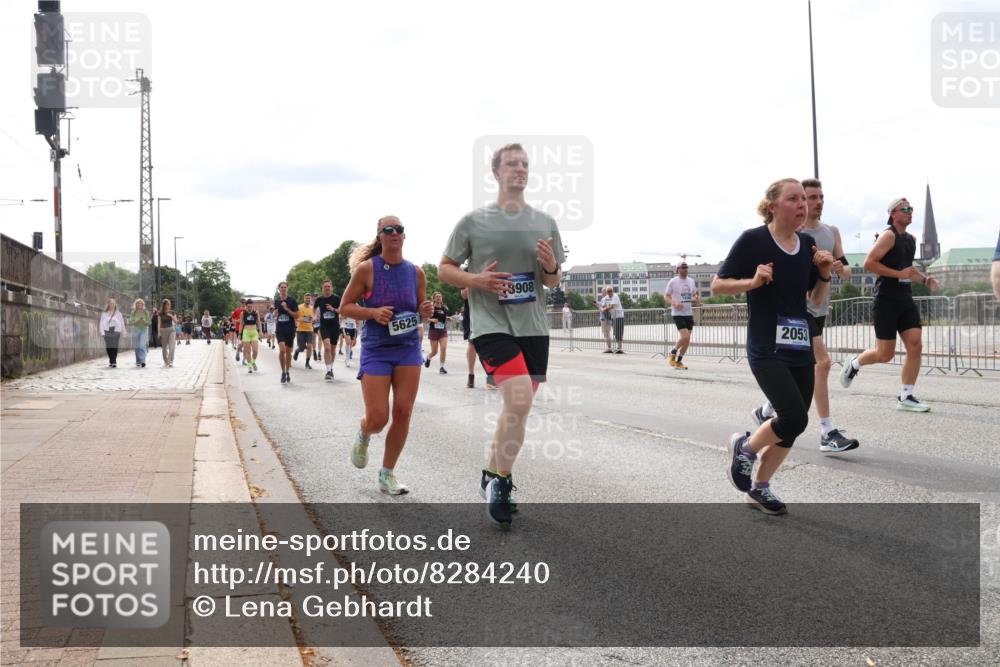 29.06.2025 - hella hamburg halbmarathon Lena Gebhardt http://msf.ph/oto/8284240 29.06.2025 10:20:45 Lombardsbrücke 5625, 3908, 2053, 1011, 1046, 1069, 1471, 1474, 2053, 2101, 2325, 2478, 2834, 2923, 2945, 3247, 3434, 3733, 3781, 3813, 4082, 4154, 4166, 4288, 4350, 4422, 4754, 4869, 5041, 5061, 5181, 5625, 5831, 5937, 6608, 6951, 7018, 7101, 7131, 8025, 8113, 8588, 8724, 8940, 9005, 9011, 9136, 9236, 9722, 9873, 9981, 10041, 10050, 10350, 10414, 10585, 10613, 10647, 10754, 11100, 11145, 11603, 11835, 11995, 12694, 12844 meine-sportfotos.de