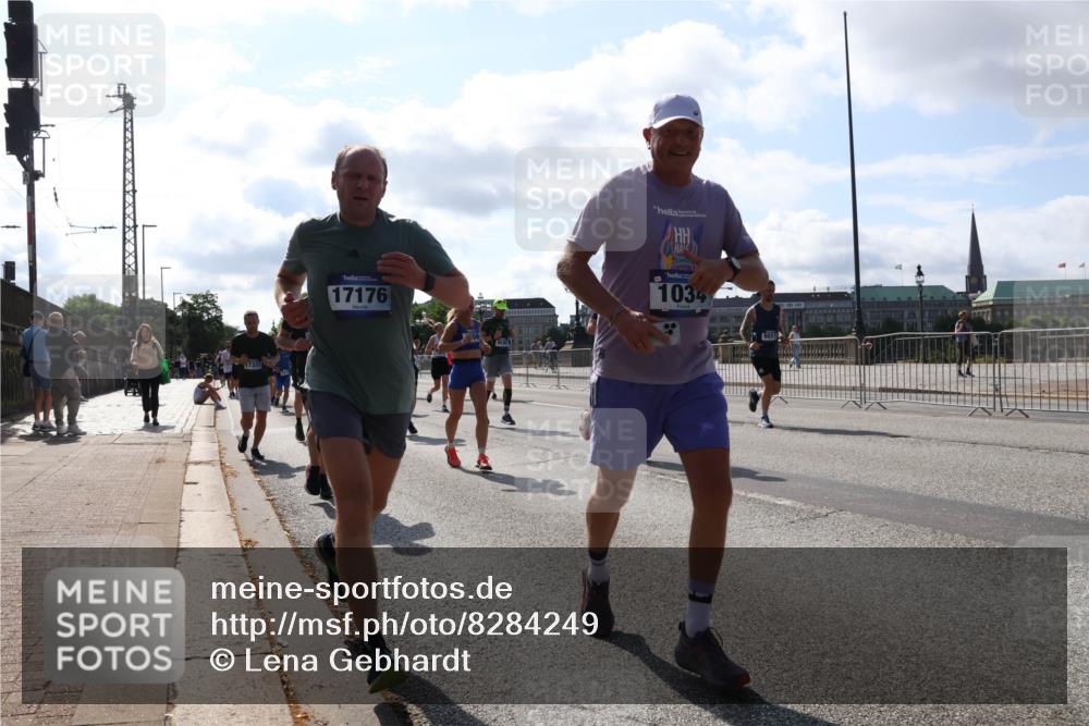 29.06.2025 - hella hamburg halbmarathon Lena Gebhardt http://msf.ph/oto/8284249 29.06.2025 09:58:17 Lombardsbrücke 17176, 1034, 1034, 1179, 1190, 1258, 1285, 1320, 1321, 1335, 1815, 1870, 2029, 2034, 2070, 2138, 2397, 2417, 2448, 2612, 2636, 2656, 2711, 3041, 3058, 3091, 3097, 3114, 3251, 3819, 3859, 4814, 4903, 5093, 5259, 5305, 5378, 5672, 5721, 5775, 5894, 6164, 6272, 6355, 6356, 6433, 6569, 6580, 6628, 6754, 6776, 6897, 7065, 7409, 7478, 7509, 7646, 7724, 7856, 7896, 7952, 7976, 8154, 8311, 8393, 8508, 8590, 8825, 9012, 9057, 9562, 9656, 10084 meine-sportfotos.de