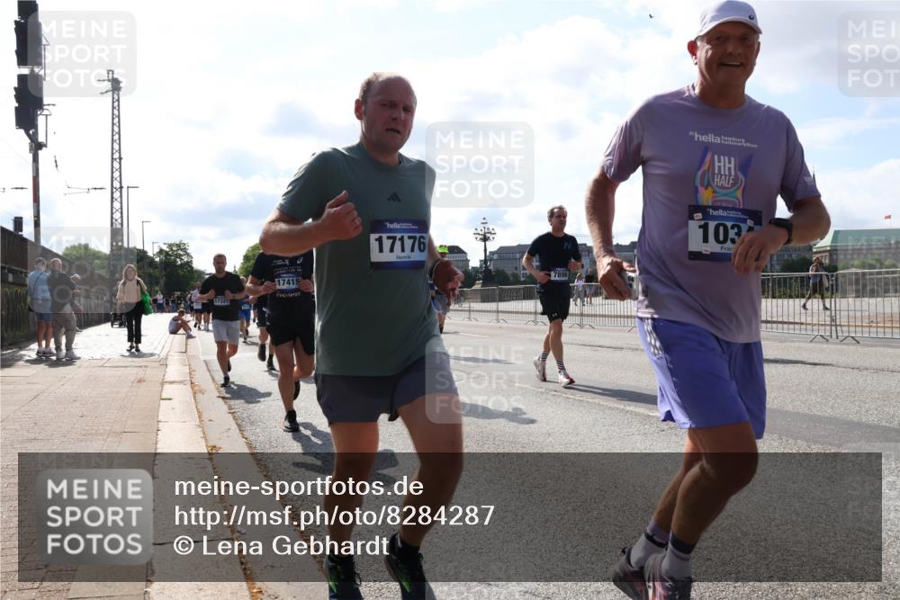 29.06.2025 - hella hamburg halbmarathon Lena Gebhardt http://msf.ph/oto/8284287 29.06.2025 09:58:18 Lombardsbrücke 17321, 17415, 17176, 7896, 103, 1034, 1179, 1190, 1258, 1285, 1320, 1321, 1335, 1815, 1870, 2029, 2034, 2070, 2138, 2397, 2417, 2448, 2518, 2612, 2636, 2656, 2711, 3041, 3058, 3091, 3097, 3114, 3251, 3819, 3859, 4152, 4814, 4903, 5093, 5259, 5378, 5672, 5721, 5775, 5894, 6164, 6272, 6355, 6356, 6433, 6569, 6580, 6592, 6628, 6754, 6776, 6897, 7065, 7409, 7478, 7509, 7646, 7724, 7856, 7896, 7952, 7976, 8154, 8311, 8393, 8508, 8590, 8825, 9012, 9057, 9562, 9656, 10084 meine-sportfotos.de