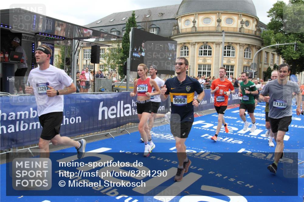 29.06.2025 - hella hamburg halbmarathon Michael Strokosch http://msf.ph/oto/8284290 29.06.2025 10:55:10 Ziel 1549, 1628, 2119, 2448, 2884, 3041, 3791, 3945, 4938, 6355, 8691, 9060, 9361, 9380, 10191, 10192, 11333, 11747, 11976, 12248, 12961, 13297, 14750, 14834, 14948, 15126, 15879, 16108, 16630, 17803, 17842 meine-sportfotos.de