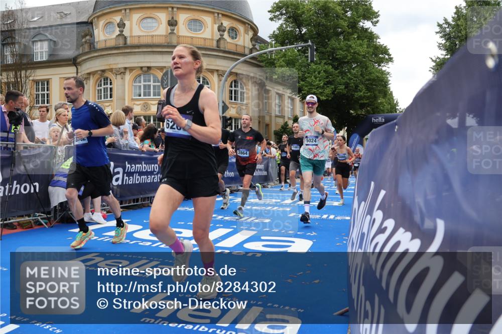 29.06.2025 - hella hamburg halbmarathon Strokosch-Dieckow http://msf.ph/oto/8284302 29.06.2025 10:47:22 Ziel 51, 1012, 1592, 2274, 2839, 2864, 2869, 2953, 3304, 5024, 5532, 5650, 6134, 6168, 6203, 8693, 8852, 9305, 10423, 11021, 11077, 11491, 11518, 13672, 13782, 14722, 15350, 15611, 15923, 16089, 16286, 16819, 17846, 17905, 18758, 18856, 18974 meine-sportfotos.de
