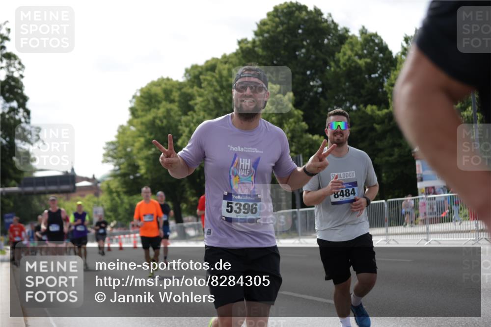 29.06.2025 - hella hamburg halbmarathon Jannik Wohlers http://msf.ph/oto/8284305 29.06.2025 10:03:16 Lombardsbrücke 1161, 1367, 2277, 2683, 2759, 5384, 5396, 5464, 7006, 7277, 7278, 7279, 8484, 8727, 9280, 10389, 11402, 12377, 13793, 15643, 15859, 16371, 16621, 17226, 17550, 17955, 18999 meine-sportfotos.de