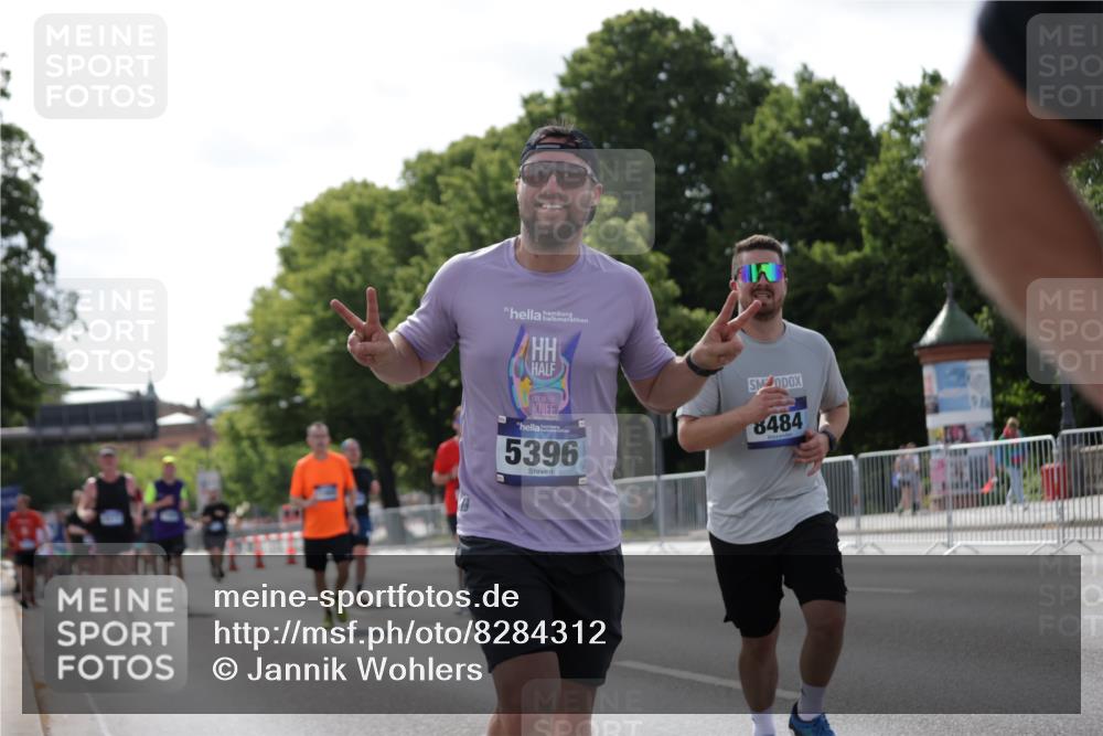 29.06.2025 - hella hamburg halbmarathon Jannik Wohlers http://msf.ph/oto/8284312 29.06.2025 10:03:16 Lombardsbrücke 1161, 1367, 2277, 2683, 2759, 5384, 5396, 5464, 7006, 7277, 7278, 7279, 8484, 8727, 9280, 10389, 11402, 12377, 13793, 15643, 15859, 16371, 16621, 17226, 17550, 17955, 18999 meine-sportfotos.de