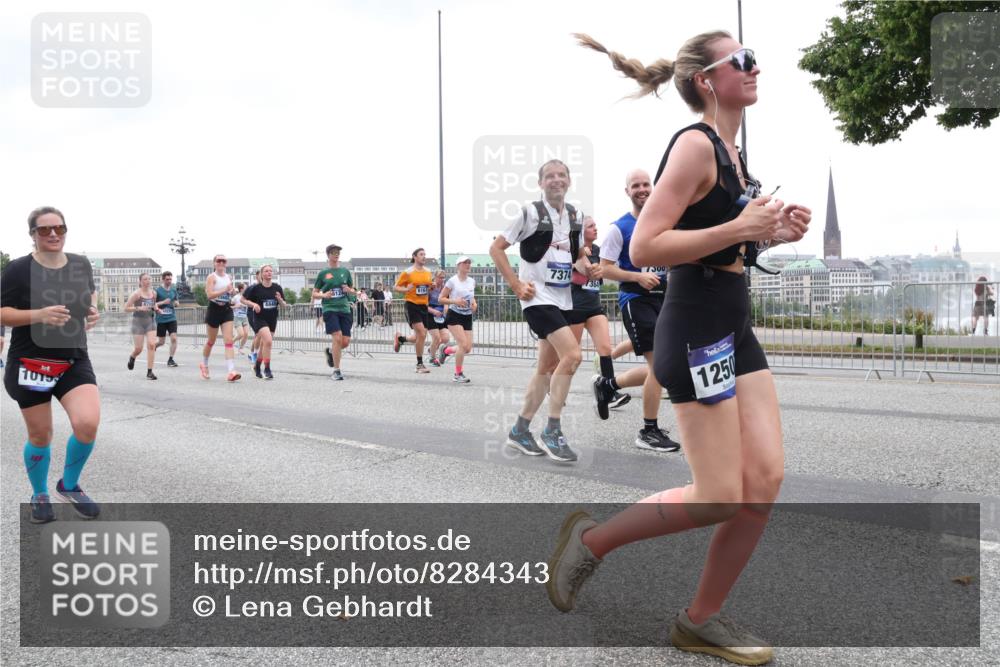 29.06.2025 - hella hamburg halbmarathon Lena Gebhardt http://msf.ph/oto/8284343 29.06.2025 10:46:34 Lombardsbrücke 1363, 1371, 1375, 1429, 1465, 1532, 1608, 1837, 1999, 2162, 2320, 2423, 2500, 2697, 2773, 2813, 2951, 3277, 3406, 3407, 3410, 3469, 3734, 3823, 4119, 4202, 4296, 4342, 4355, 4448, 4604, 5697, 5700, 5854, 6068, 6124, 6161, 6392, 6740, 7303, 7364, 7368, 7374, 7412, 7767, 7827, 7960, 7983, 8047, 8477, 8551, 8553, 8700, 9129, 9337, 9445, 9691, 10153, 10230, 11361, 11876, 11910, 12298, 12333, 12507, 12522, 13969, 14261, 15852, 16882, 16987 meine-sportfotos.de