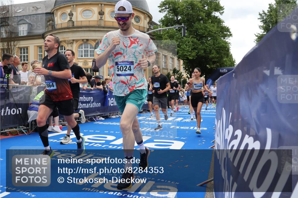 29.06.2025 - hella hamburg halbmarathon Strokosch-Dieckow http://msf.ph/oto/8284353 29.06.2025 10:47:23 Ziel 51, 1012, 1592, 2274, 2839, 2864, 2869, 2953, 3304, 5024, 5532, 5650, 6168, 6203, 8693, 8852, 9305, 10423, 11021, 11077, 11491, 11518, 12870, 13782, 14722, 15350, 15611, 15923, 16089, 16286, 16819, 17846, 17905, 18758, 18974 meine-sportfotos.de