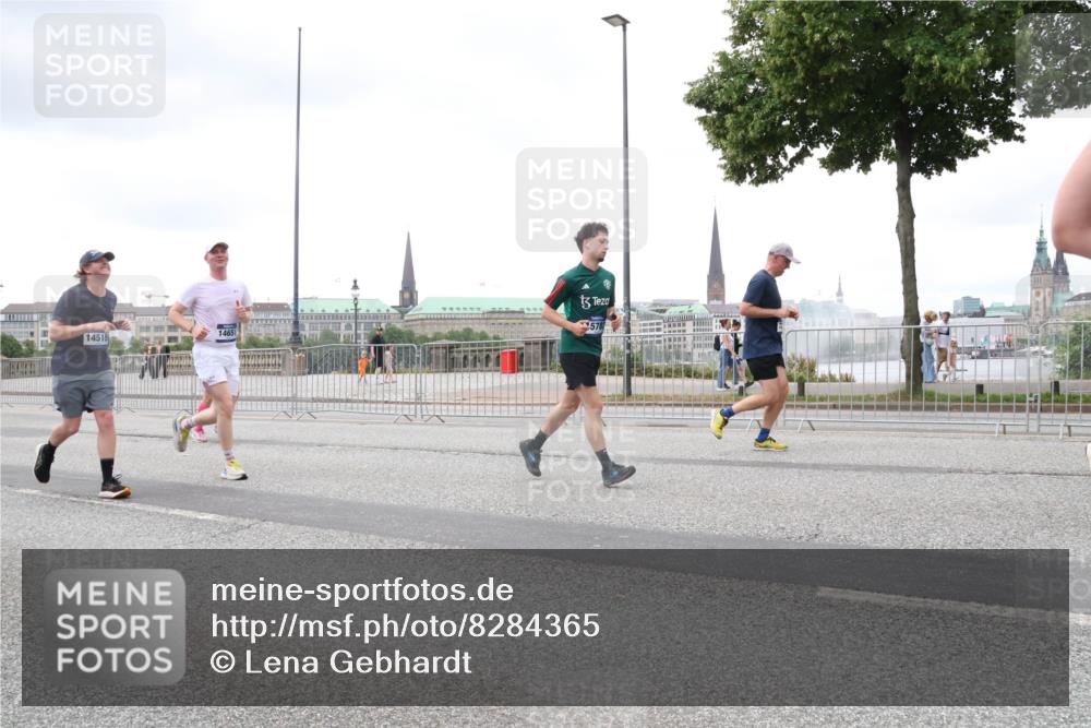 29.06.2025 - hella hamburg halbmarathon Lena Gebhardt http://msf.ph/oto/8284365 29.06.2025 10:55:13 Lombardsbrücke 14515, 14651, 578, 1013, 1873, 1917, 2090, 2452, 2566, 2632, 3002, 3115, 3157, 3274, 3577, 4039, 4191, 4192, 4628, 5040, 5392, 5483, 5487, 5500, 5727, 5882, 6395, 6396, 6839, 6944, 7219, 7238, 7680, 7766, 8012, 8186, 8403, 8519, 8626, 9596, 10109, 10458, 10686, 10885, 11109, 11226, 11737, 11788, 11908, 12147, 12148, 12240, 13098, 13230, 13283, 13548, 13944, 13945, 13979, 13980, 14515, 14727, 15152, 15160, 16385 meine-sportfotos.de