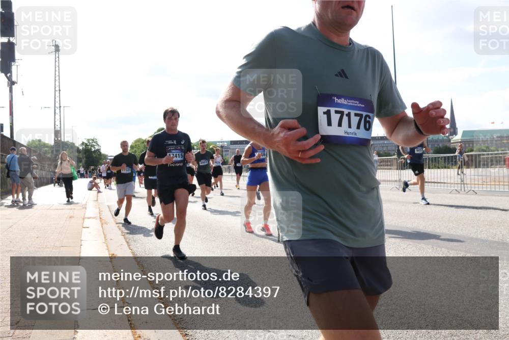 29.06.2025 - hella hamburg halbmarathon Lena Gebhardt http://msf.ph/oto/8284397 29.06.2025 09:58:18 Lombardsbrücke 1, 321, 9957, 17415, 4903, 17176, 1034, 1179, 1190, 1258, 1285, 1320, 1321, 1335, 1815, 1870, 2029, 2034, 2070, 2138, 2397, 2417, 2448, 2518, 2612, 2636, 2656, 2711, 3041, 3058, 3091, 3097, 3114, 3251, 3819, 3859, 4152, 4814, 4903, 5093, 5259, 5378, 5672, 5721, 5775, 5894, 6164, 6272, 6355, 6356, 6433, 6569, 6580, 6592, 6628, 6754, 6776, 6897, 7065, 7409, 7478, 7509, 7646, 7724, 7856, 7896, 7952, 7976, 8154, 8311, 8393, 8508, 8590, 8825, 9012, 9057, 9562, 9656, 10084 meine-sportfotos.de