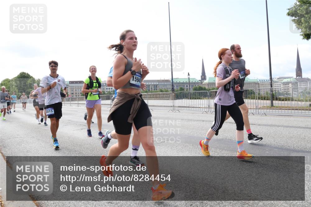 29.06.2025 - hella hamburg halbmarathon Lena Gebhardt http://msf.ph/oto/8284454 29.06.2025 10:11:44 Lombardsbrücke 1328, 1531, 1723, 1866, 1992, 3363, 3837, 4227, 5379, 5605, 7571, 8115, 8206, 8207, 8368, 8807, 8810, 9119, 9191, 9428, 10042, 10372, 10409, 10428, 11321, 11507, 11537, 11755, 11917, 12286, 12473, 13177, 13203, 13542, 13603, 13939, 13958, 14008, 14149, 14384, 15797, 15945, 16383, 17080, 17638, 17774, 17787, 17866, 18261, 18278, 18382, 18395, 19172 meine-sportfotos.de