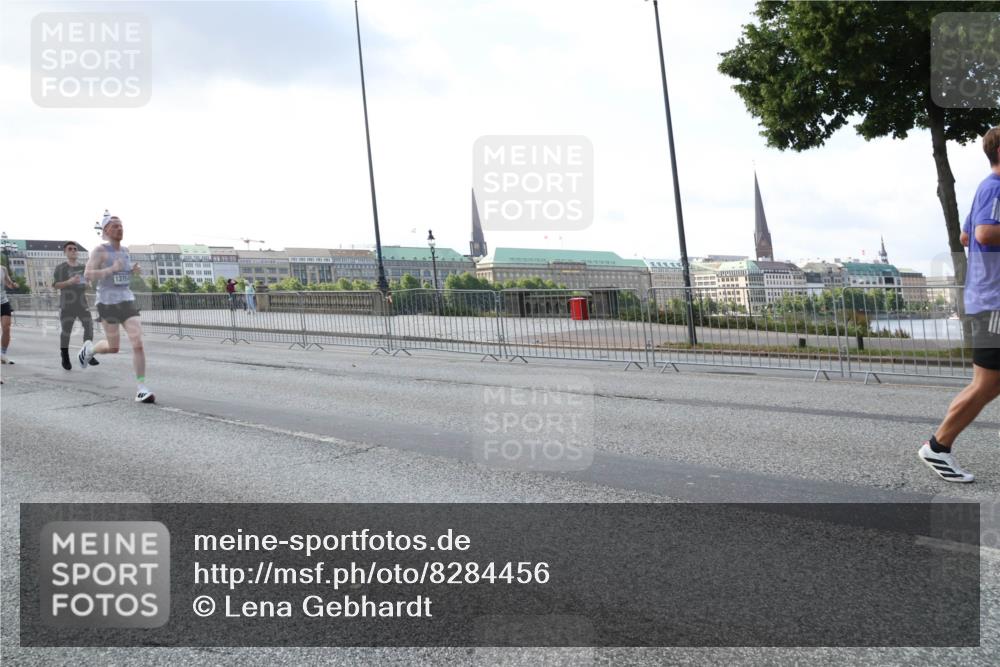 29.06.2025 - hella hamburg halbmarathon Lena Gebhardt http://msf.ph/oto/8284456 29.06.2025 09:45:49 Lombardsbrücke 13754, 57, 1080, 1686, 1707, 1894, 1990, 2460, 2689, 3043, 4050, 4129, 4463, 4679, 4698, 4749, 4812, 5070, 5187, 5328, 5550, 5746, 5826, 6358, 6495, 6878, 7186, 7272, 7389, 7481, 7651, 7723, 7880, 7965, 8062, 8190, 8209, 8883, 9137, 9345, 9571, 9634, 10017, 10171, 10270, 10453, 10484, 10876, 11120, 11199, 11413, 11857, 12189, 12232, 12234, 12308, 12681, 12691, 12988, 13066, 13167, 13343, 13618, 13686, 13754, 14028, 14167 meine-sportfotos.de