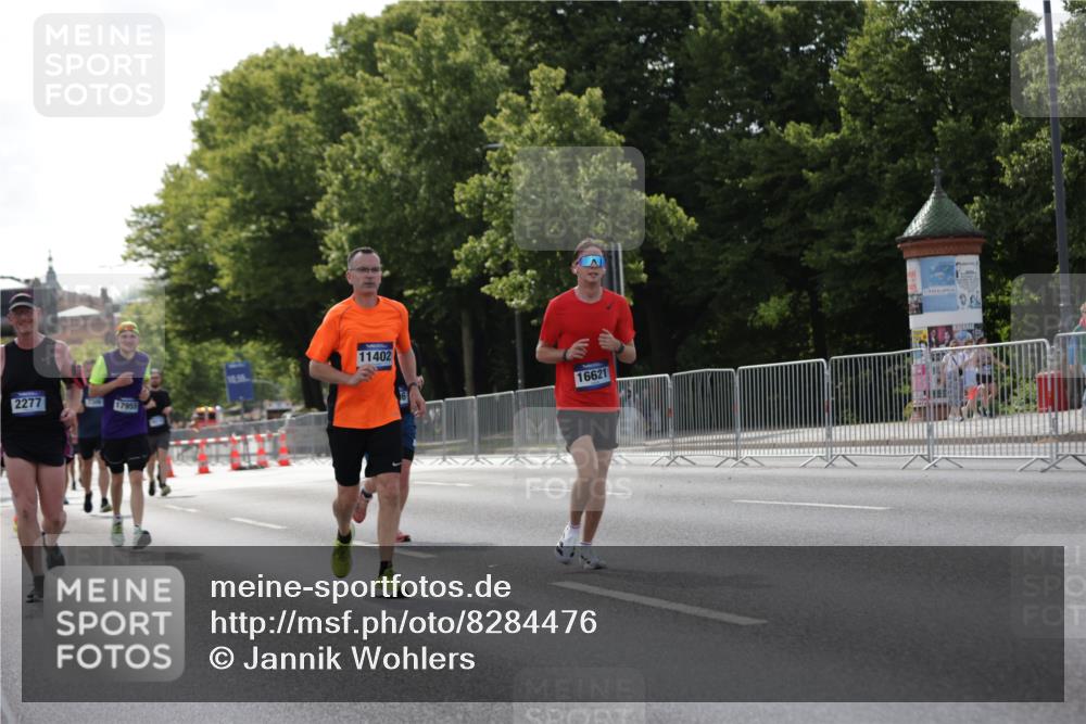 29.06.2025 - hella hamburg halbmarathon Jannik Wohlers http://msf.ph/oto/8284476 29.06.2025 10:03:18 Lombardsbrücke 1161, 1367, 2277, 2683, 2759, 5384, 5396, 5464, 7006, 7306, 8484, 8727, 9280, 10389, 11402, 13793, 15643, 15859, 16621, 17226, 17550, 17955, 18999 meine-sportfotos.de