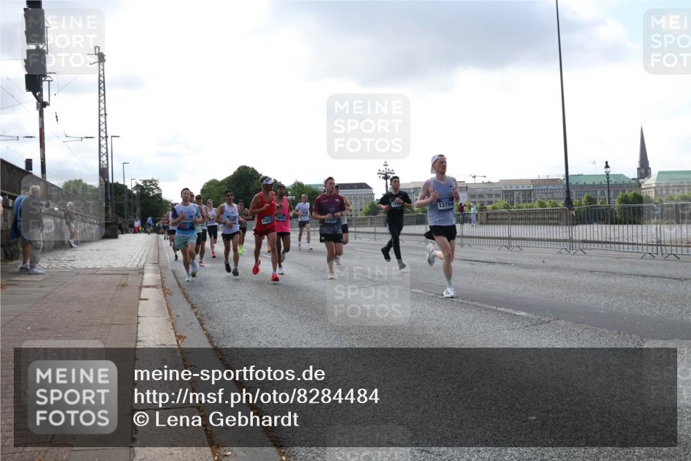 29.06.2025 - hella hamburg halbmarathon Lena Gebhardt http://msf.ph/oto/8284484 29.06.2025 09:45:50 Lombardsbrücke 13167, 15835, 1894, 460, 13754, 57, 1080, 1686, 1707, 1894, 1990, 2460, 2689, 3043, 4050, 4129, 4463, 4679, 4698, 4749, 4812, 5070, 5187, 5328, 5550, 5746, 5826, 6169, 6358, 6495, 6878, 7186, 7272, 7389, 7481, 7651, 7723, 7880, 7965, 8062, 8190, 8209, 8883, 9137, 9345, 9571, 9634, 10017, 10171, 10270, 10453, 10484, 10876, 11120, 11199, 11413, 11857, 12189, 12232, 12234, 12308, 12681, 12691, 12988, 13066, 13167, 13343, 13618, 13686, 13754, 14028, 14167 meine-sportfotos.de
