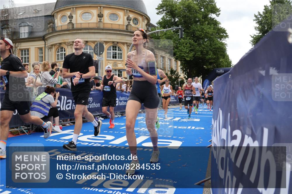 29.06.2025 - hella hamburg halbmarathon Strokosch-Dieckow http://msf.ph/oto/8284535 29.06.2025 10:47:26 Ziel 51, 1012, 1070, 1592, 1696, 2274, 2284, 2839, 2864, 2869, 2953, 3304, 5024, 5532, 5650, 5889, 8023, 8234, 8693, 8852, 8927, 9305, 10423, 11021, 11077, 11491, 11518, 12870, 13223, 13303, 13782, 14722, 15350, 15479, 15611, 15923, 16089, 16819, 17846, 17905, 18758, 18974 meine-sportfotos.de