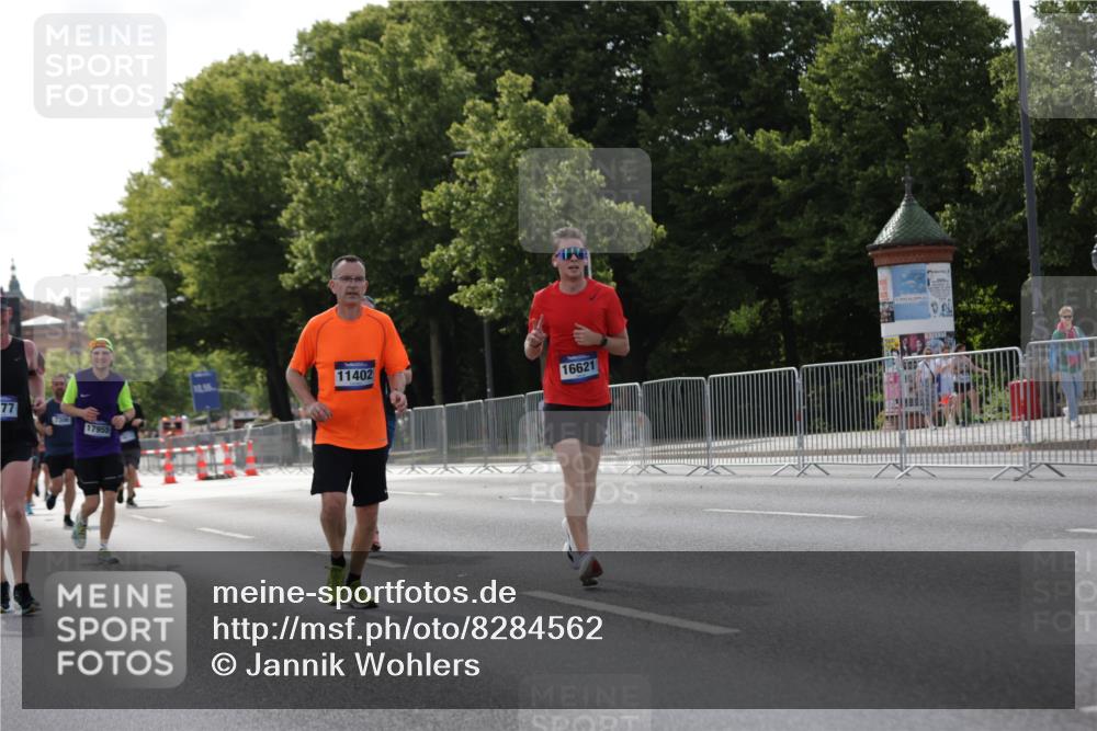 29.06.2025 - hella hamburg halbmarathon Jannik Wohlers http://msf.ph/oto/8284562 29.06.2025 10:03:18 Lombardsbrücke 1161, 1367, 2277, 2683, 2759, 5384, 5396, 5464, 7006, 7306, 8484, 8727, 9280, 10389, 11402, 13793, 15643, 15859, 16621, 17226, 17550, 17955, 18999 meine-sportfotos.de