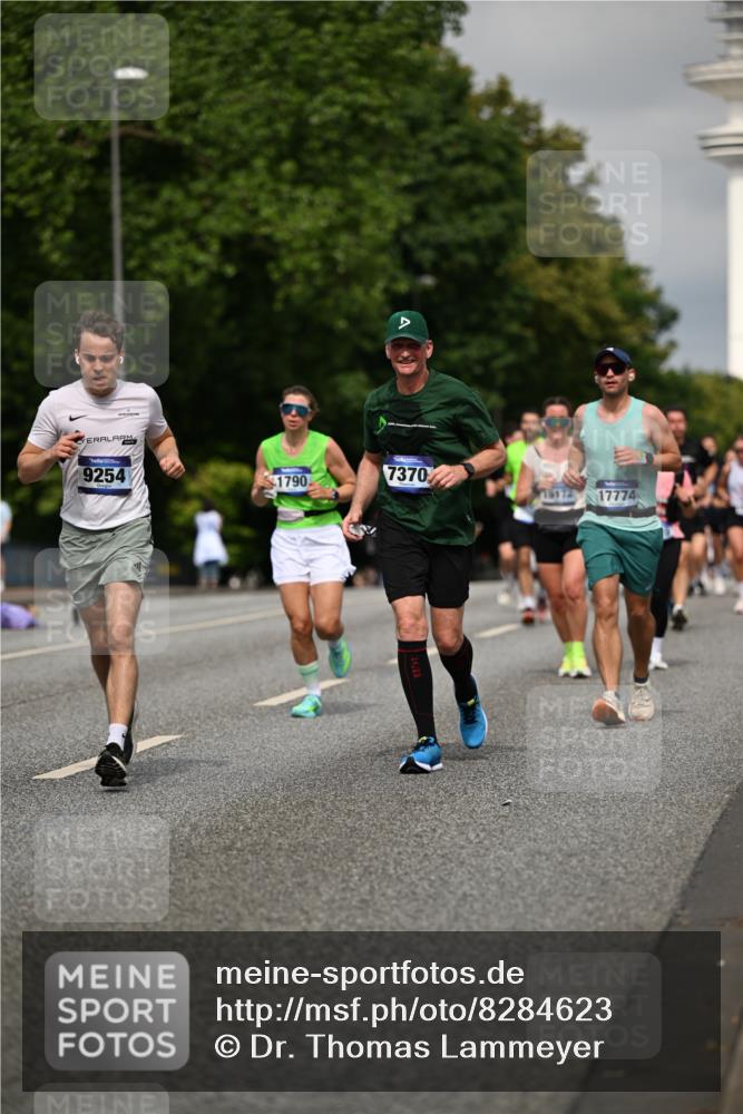 29.06.2025 - hella hamburg halbmarathon Dr. Thomas Lammeyer http://msf.ph/oto/8284623 29.06.2025 10:15:56 Kennedybrücke 1062, 1790, 2661, 3746, 3837, 4499, 6966, 7370, 7474, 8206, 8207, 8368, 9119, 9253, 9254, 9405, 10042 meine-sportfotos.de