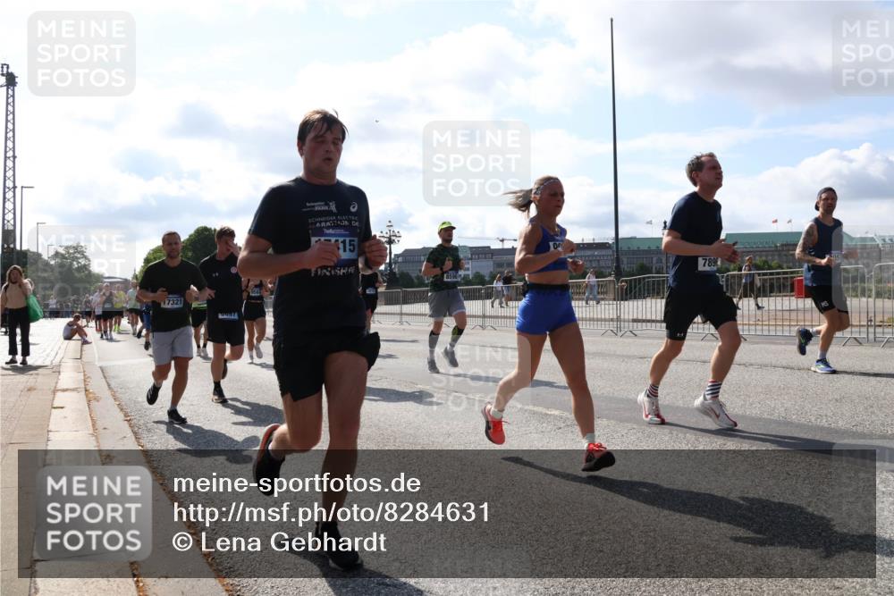 29.06.2025 - hella hamburg halbmarathon Lena Gebhardt http://msf.ph/oto/8284631 29.06.2025 09:58:19 Lombardsbrücke 17321, 0097, 9562, 15, 8590, 789, 1034, 1179, 1190, 1258, 1285, 1320, 1321, 1335, 1815, 1870, 2029, 2034, 2070, 2138, 2397, 2417, 2518, 2612, 2636, 2656, 2711, 3041, 3091, 3097, 3114, 3251, 3819, 3859, 4152, 4814, 4903, 5093, 5259, 5378, 5672, 5721, 5775, 5894, 6164, 6272, 6433, 6569, 6580, 6592, 6628, 6754, 6776, 6897, 7065, 7409, 7478, 7509, 7646, 7724, 7856, 7896, 7952, 7976, 8154, 8311, 8393, 8508, 8590, 8825, 9012, 9057, 9562, 9656, 10084 meine-sportfotos.de