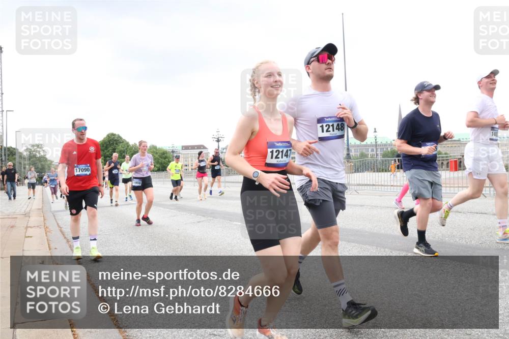 29.06.2025 - hella hamburg halbmarathon Lena Gebhardt http://msf.ph/oto/8284666 29.06.2025 10:55:15 Lombardsbrücke 17090, 11908, 12147, 12148, 146, 1013, 1873, 1917, 2090, 2452, 2566, 2632, 3002, 3115, 3157, 3274, 3577, 4039, 4191, 4192, 4628, 5040, 5392, 5483, 5487, 5500, 5727, 6395, 6396, 6839, 6944, 7219, 7238, 7680, 7766, 8186, 8403, 8519, 8626, 9596, 9857, 9858, 10109, 10458, 10559, 10686, 10885, 11109, 11226, 11737, 11788, 11908, 12147, 12148, 12240, 12902, 13098, 13230, 13283, 13548, 13944, 13945, 13979, 13980, 14515, 14727, 15152, 15160, 16385 meine-sportfotos.de