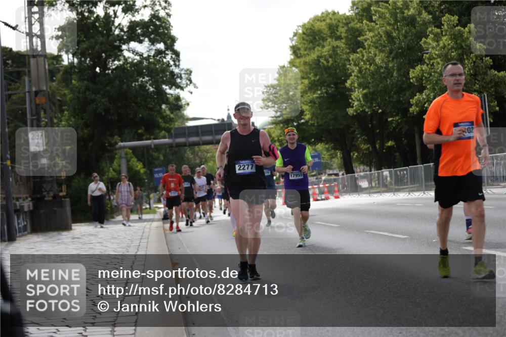 29.06.2025 - hella hamburg halbmarathon Jannik Wohlers http://msf.ph/oto/8284713 29.06.2025 10:03:19 Lombardsbrücke 1367, 2277, 2683, 2759, 5384, 5396, 5464, 7006, 7306, 8484, 8727, 9280, 10389, 11402, 13793, 15643, 15859, 16113, 16621, 17550, 17955, 18999 meine-sportfotos.de