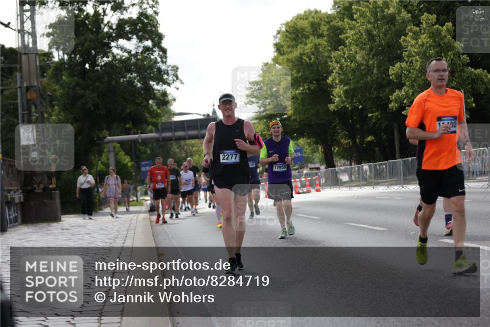 29.06.2025 - hella hamburg halbmarathon Jannik Wohlers http://msf.ph/oto/8284719 29.06.2025 10:03:19 Lombardsbrücke 1367, 2277, 2683, 2759, 5384, 5396, 5464, 7006, 7306, 8484, 8727, 9280, 10389, 11402, 13793, 15643, 15859, 16113, 16621, 17550, 17955, 18999 meine-sportfotos.de