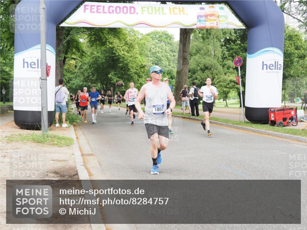 29.06.2025 - hella hamburg halbmarathon MichiJ http://msf.ph/oto/8284757 29.06.2025 10:32:42 Zwischen KM18-KM19 1057, 3098, 5047, 6903, 7710, 9302, 15512, 16062, 17748, 18942 meine-sportfotos.de