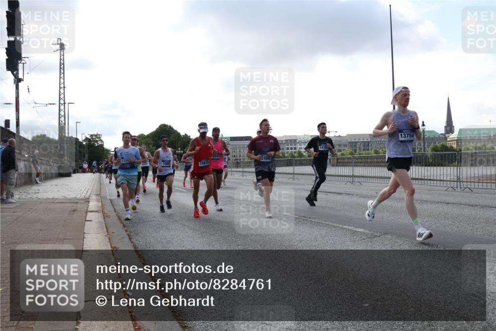 29.06.2025 - hella hamburg halbmarathon Lena Gebhardt http://msf.ph/oto/8284761 29.06.2025 09:45:50 Lombardsbrücke 1894, 1316, 2460, 1080, 15835, 14167, 13754, 57, 1080, 1686, 1707, 1894, 1990, 2460, 2689, 3043, 4050, 4129, 4463, 4679, 4698, 4749, 4812, 5070, 5187, 5328, 5550, 5746, 5826, 6169, 6358, 6495, 6878, 7186, 7272, 7389, 7481, 7651, 7723, 7880, 7965, 8062, 8190, 8209, 8883, 9137, 9345, 9571, 9634, 10017, 10171, 10270, 10453, 10484, 10876, 11120, 11199, 11413, 11857, 12189, 12232, 12234, 12308, 12681, 12691, 12988, 13066, 13167, 13343, 13618, 13686, 13754, 14028, 14167 meine-sportfotos.de