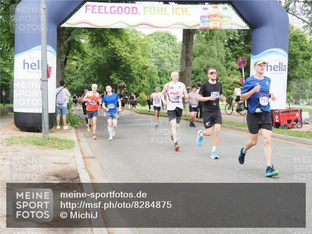 29.06.2025 - hella hamburg halbmarathon MichiJ http://msf.ph/oto/8284875 29.06.2025 10:32:44 Zwischen KM18-KM19 1057, 1391, 1902, 3098, 6903, 7710, 9302, 16062, 17748, 17912 meine-sportfotos.de